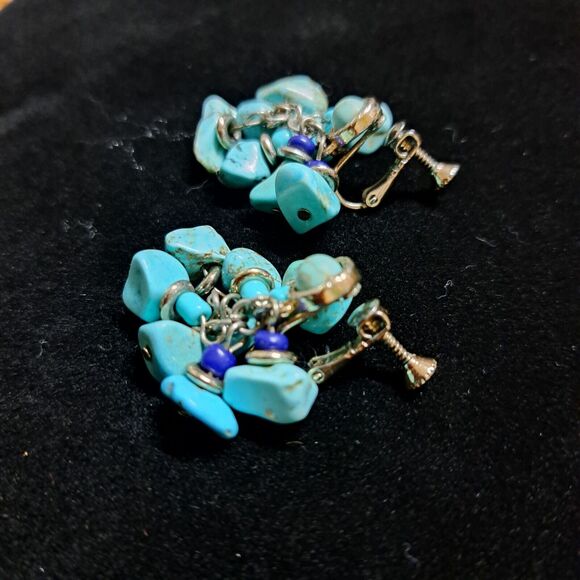 Vintage dangle multi nugget turquoise dyed howlite stones screw back earrings - Picture 3 of 5